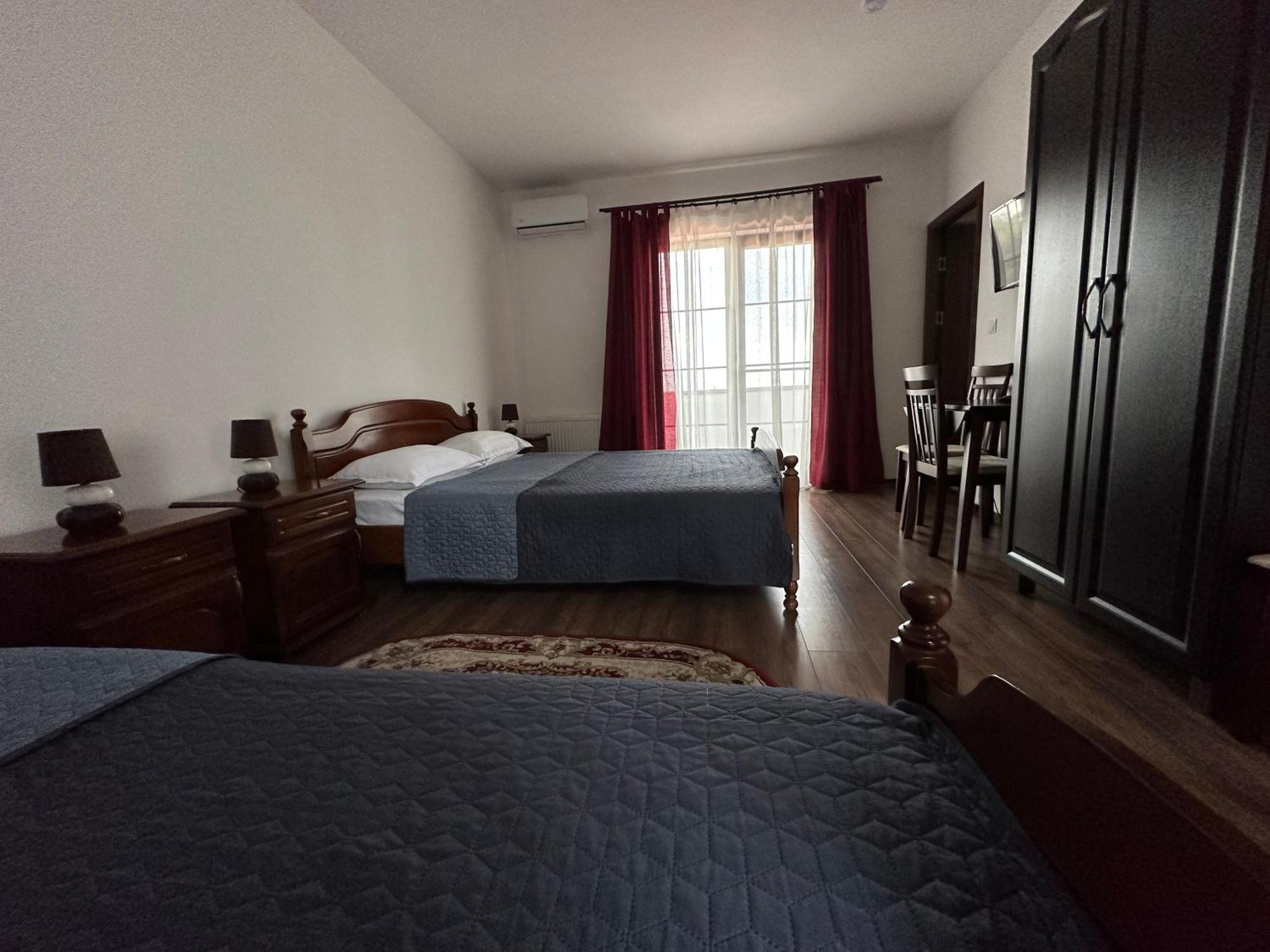 Pensiunea Emelys, Iasi Barnova Bagian luar foto